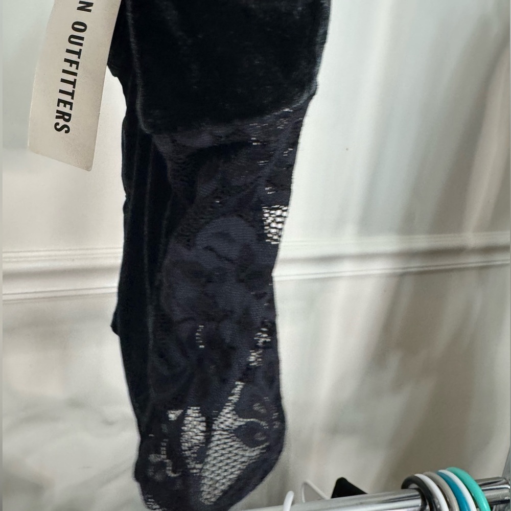 Urban outfitters Lana velvet tank - Picture 5 of 5